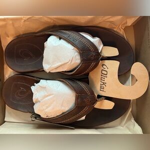 Olukai men’s leather flip flops